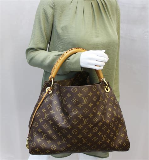 are louis vuitton bags cheaper in singapore|louis vuitton artsy singapore price.